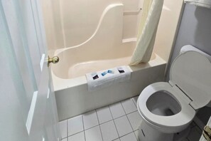 Free toiletries, towels - Stay Inn Checotah near Eufaula Lake (Checotah)