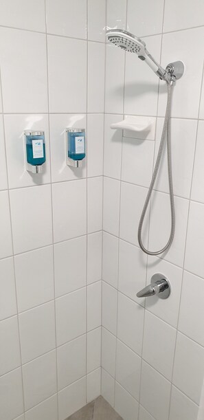 Shower, free toiletries, hair dryer, towels - Sail Inn Motel (Yeppoon)