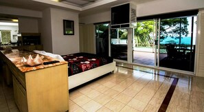 Honeymoon Suite | Iron/ironing board, bed sheets