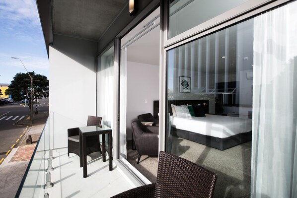 Studio | Balcony - The Metrotel Motel (New Plymouth)