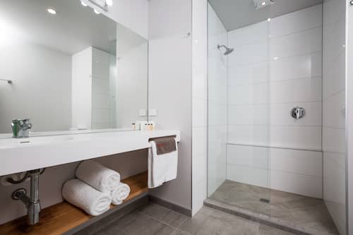 Studio | Bathroom