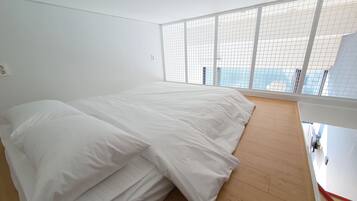 ๊ณ ๊ธ ์นจ๊ตฌ, ๋ฐฉ์ ์ค๋น, ๋ค๋ฆฌ๋ฏธ/๋ค๋ฆฌ๋ฏธํ, ๋ฌด๋ฃ WiFi