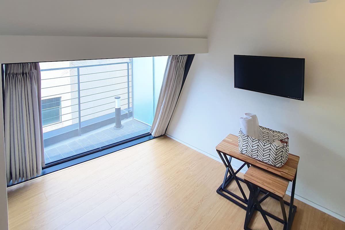 Design Double Room, Terrace (1) | Premium bedding, soundproofing, iron/ironing board, free WiFi