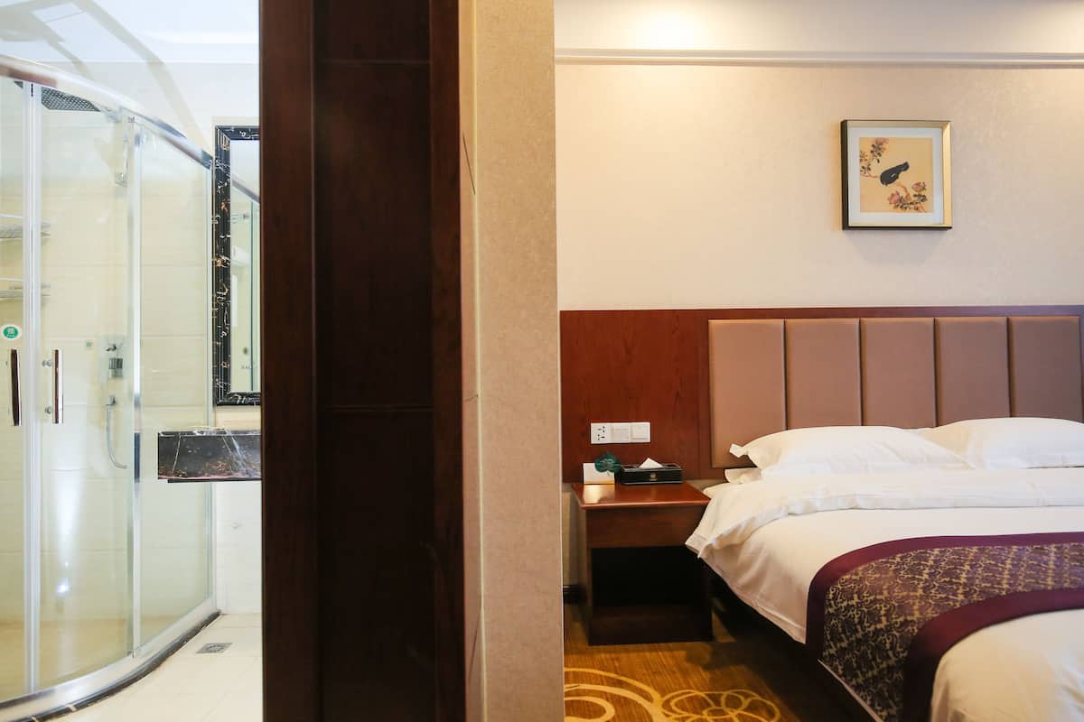 Premium bedding, individually decorated, individually furnished, desk