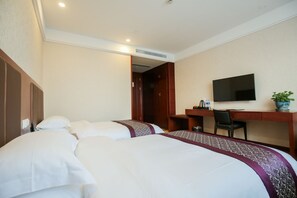 Premium bedding, individually decorated, individually furnished, desk - New Knight Royal Hotel (Shanghai)