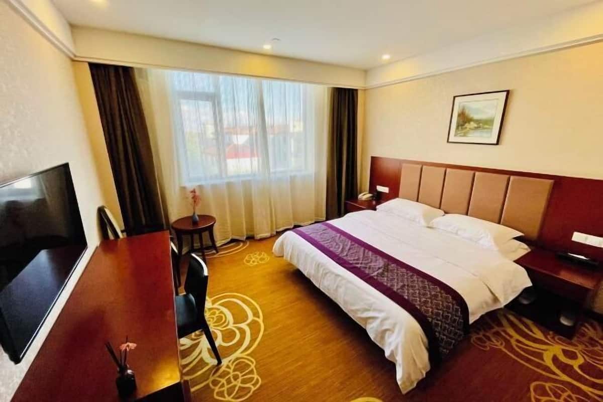 Premium bedding, individually decorated, individually furnished, desk