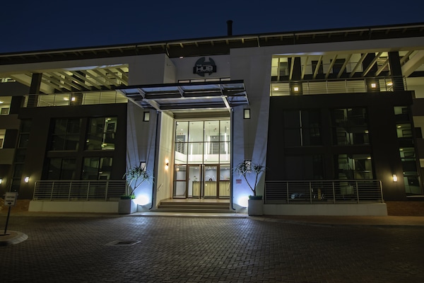 Facciata della struttura - sera/notte