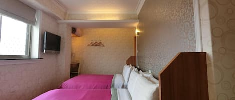 Hochwertige Bettwaren, Daunenbettdecken, Pillowtop-Betten, Schreibtisch