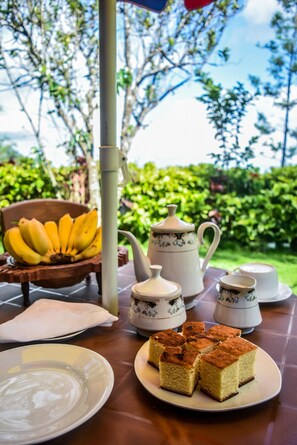 Breakfast, lunch, dinner served; local and international cuisine