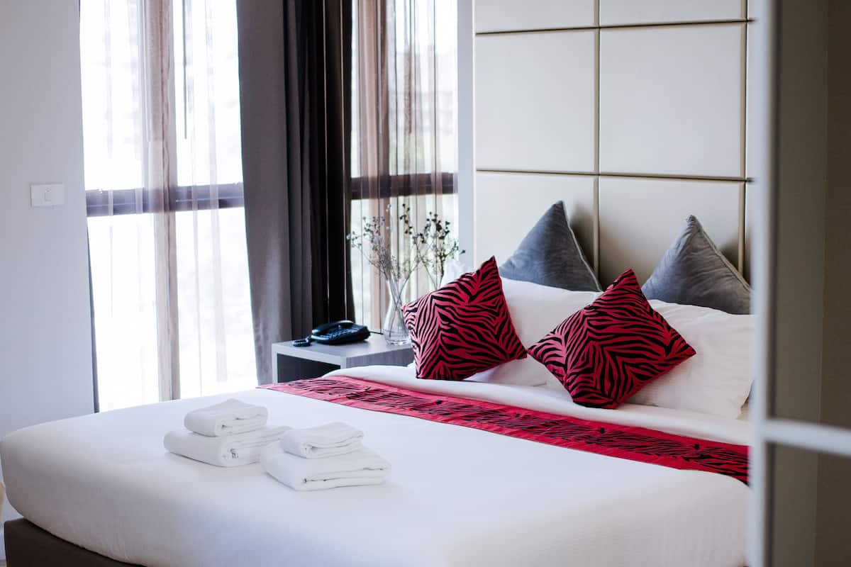 Suite, 1 Bedroom | 1 bedroom, in-room safe, desk, blackout drapes