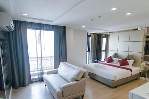 In-room safe, desk, blackout curtains, free WiFi