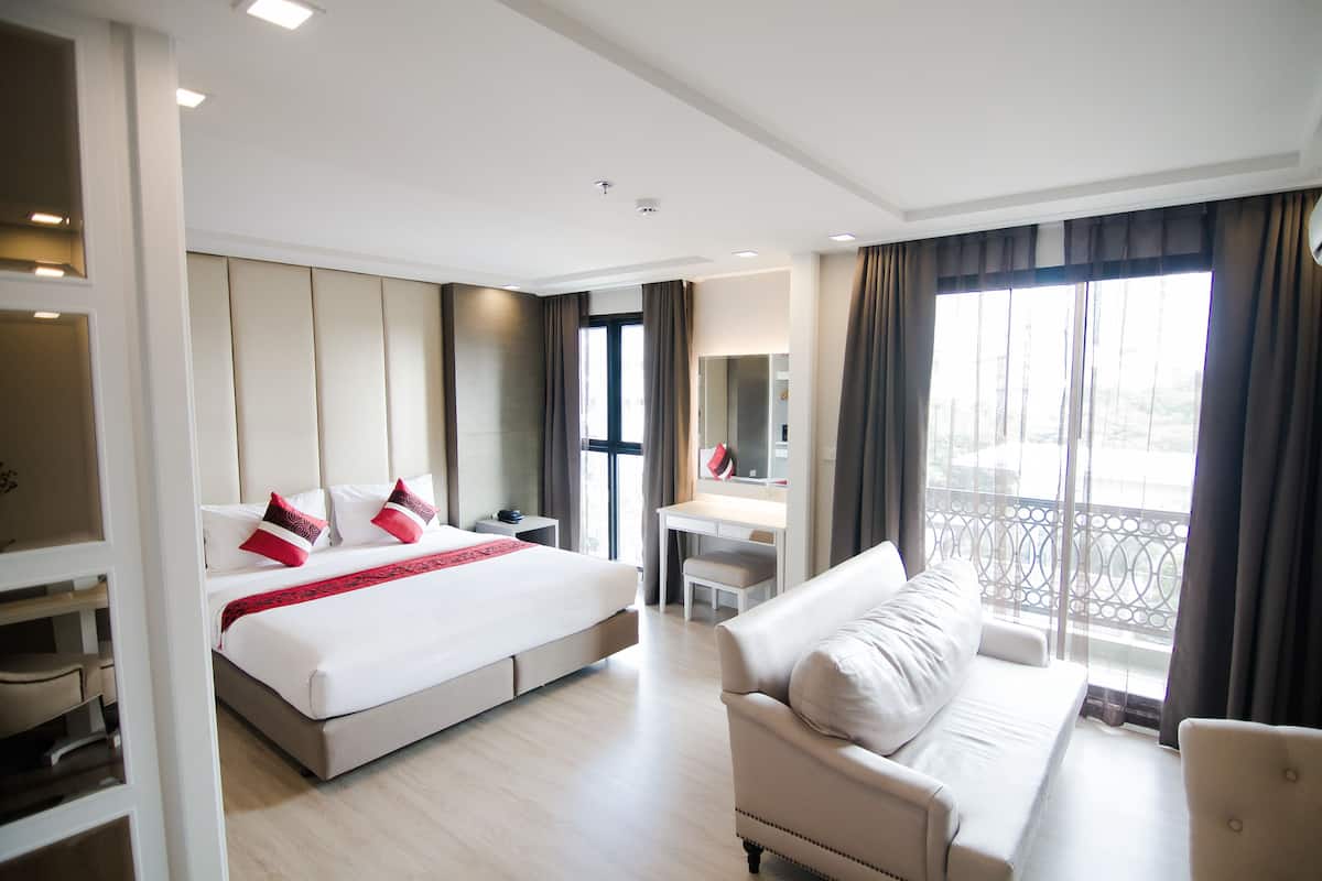 Quarto casal superior | Cofres nos quartos, escrivaninha, cortinas blackout, Wi-Fi de cortesia