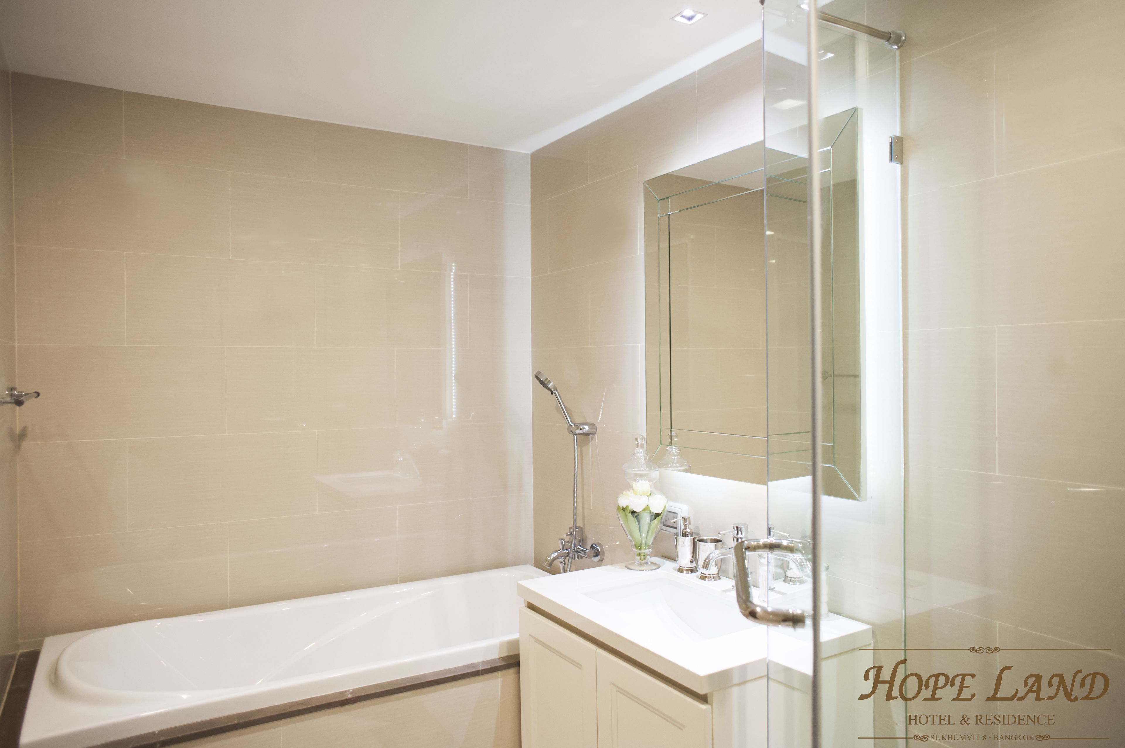 executive suite | bathroom | shower, rainfall showerhead, free toiletries, hair dryer