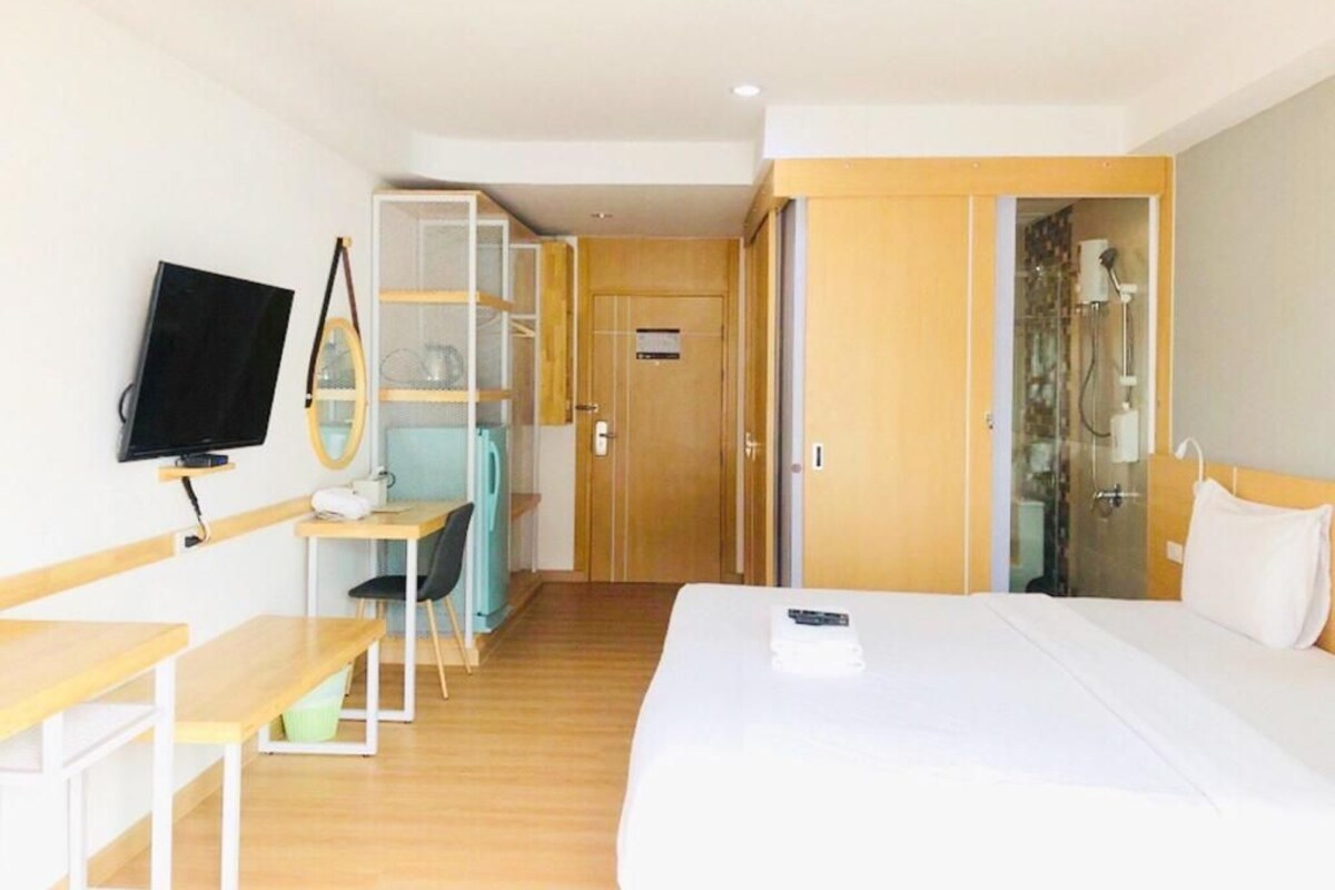 Desk, blackout drapes, WiFi (free), bed sheets