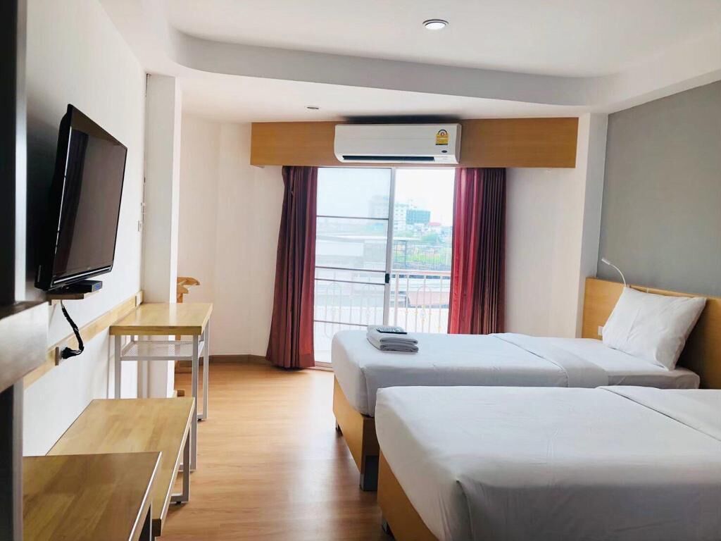 Desk, blackout curtains, free WiFi, bed sheets