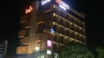 Façade de lâhĂ©bergement - soirĂ©e/nuit