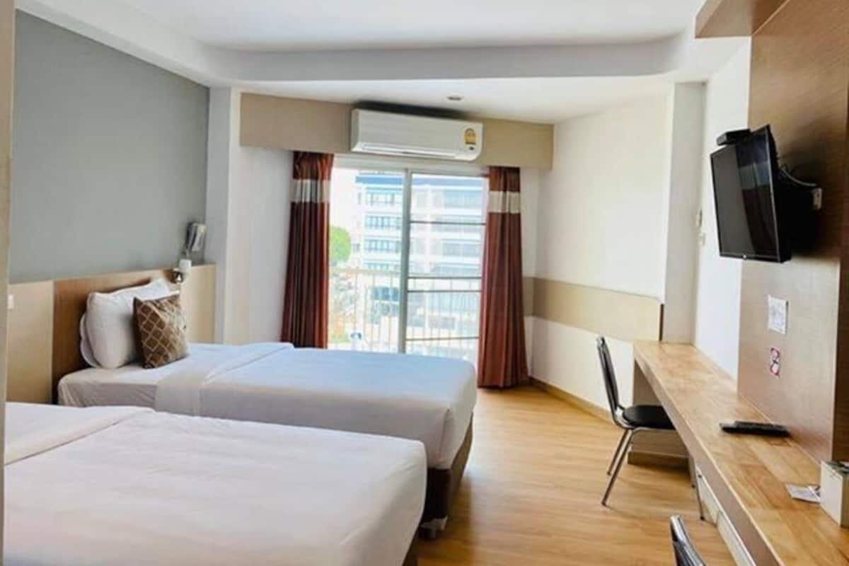 Desk, blackout curtains, free WiFi, bed sheets
