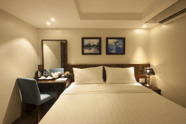 Deluxe Double Room, 1 Double Bed | Minibar, in-room safe, desk, free WiFi