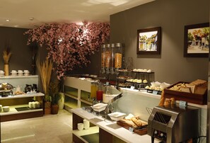Daily buffet breakfast for a fee - Roseland Centa Hotel Spa (Ho Chi Minh City)