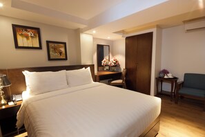 Minibar, in-room safe, desk, free WiFi - Roseland Centa Hotel Spa (Ho Chi Minh City)