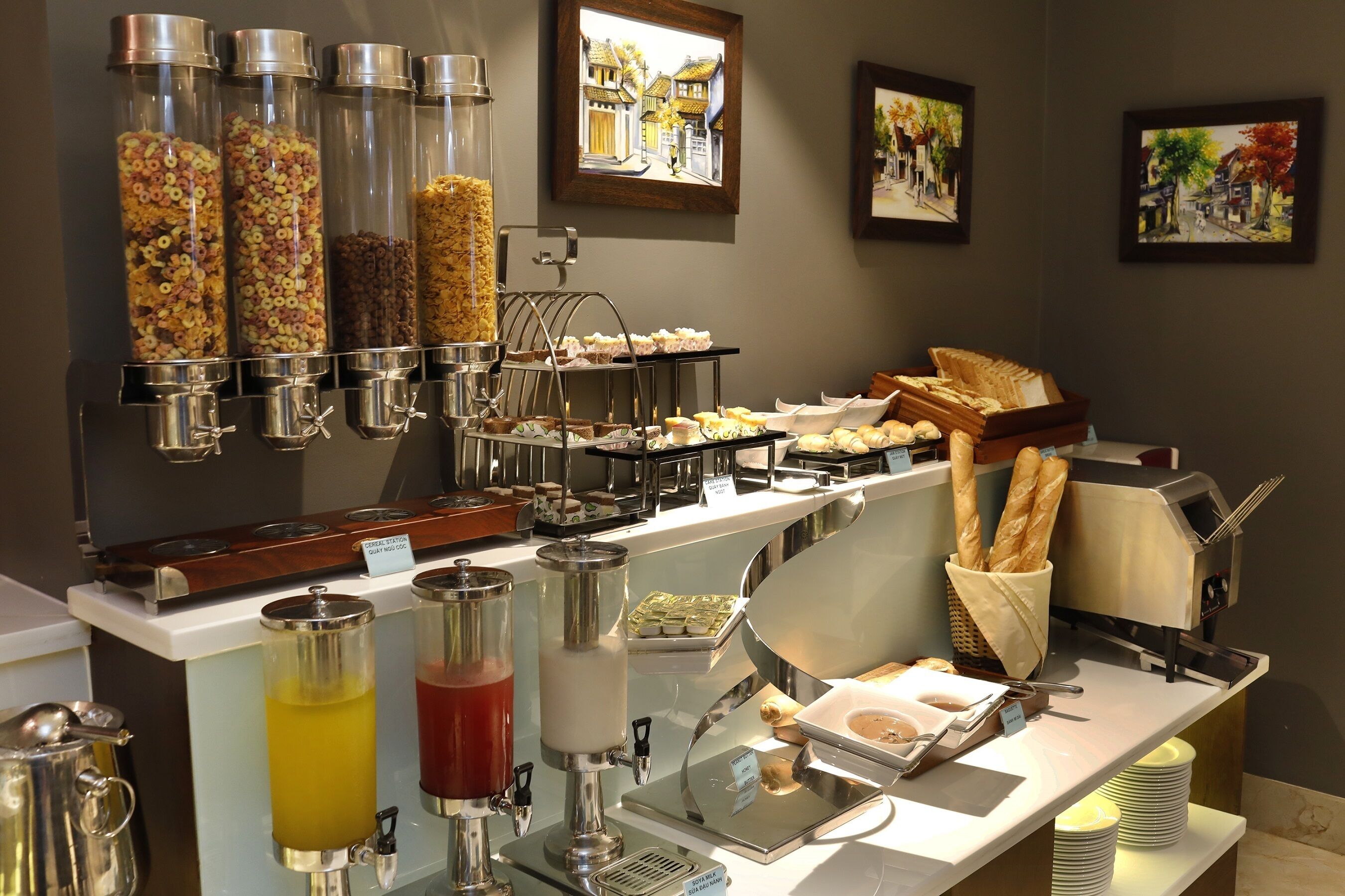 breakfast, lunch, dinner served; local and international cuisine