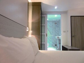 Superior Room, 1 Queen Bed | Free WiFi - Urban House (Bangkok)