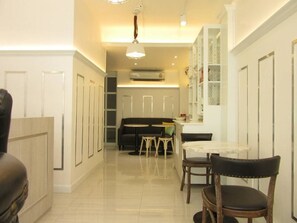 Lobby sitting area - Urban House (Bangkok)