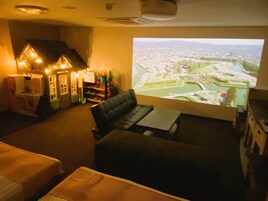 Quarto duplo família, 2 quartos, para não fumantes | Edredons de pluma, escrivaninha, espaço de trabalho para notebook