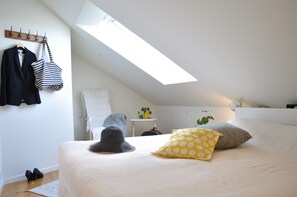 Chambre Standard avec lits jumeaux, salle de bains commune