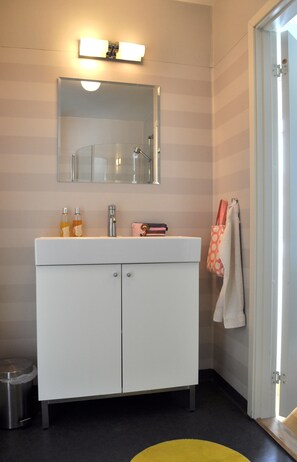 Chambre Supérieure avec lits jumeaux, salle de bains commune | Salle de bain