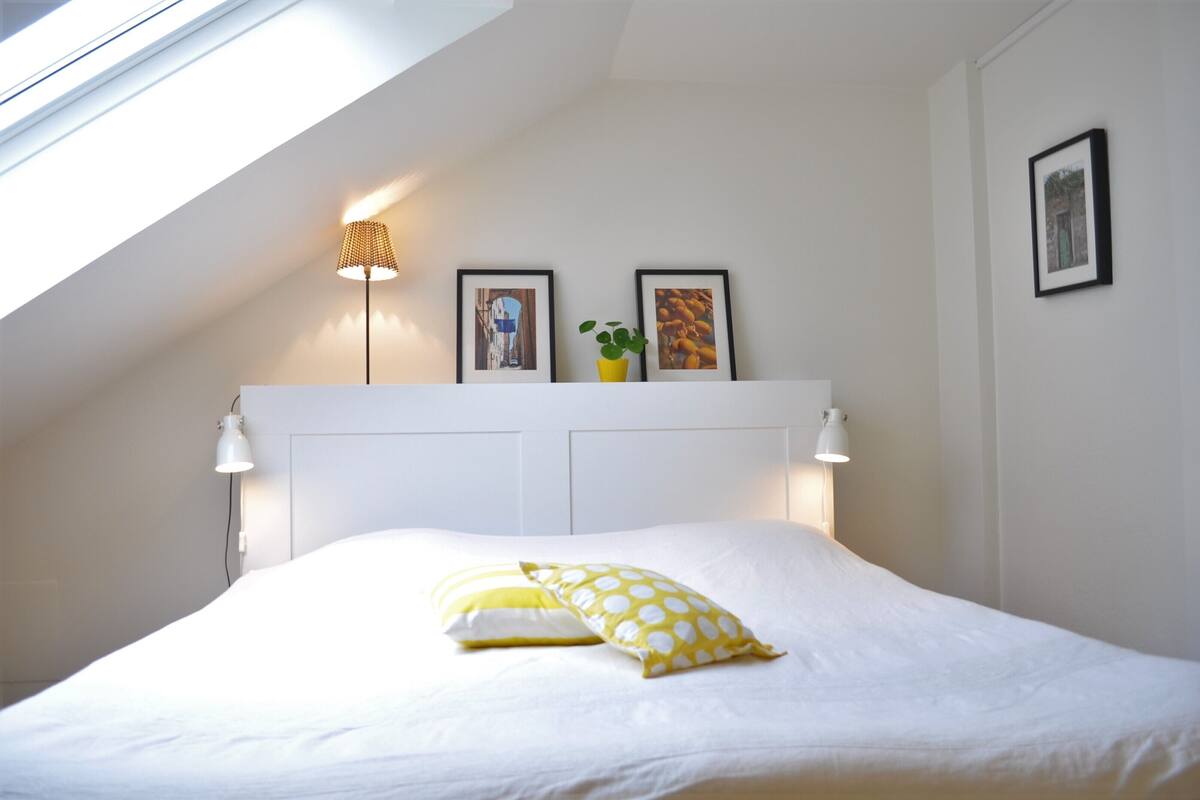 Free WiFi, individually decorated, individually furnished, bed sheets