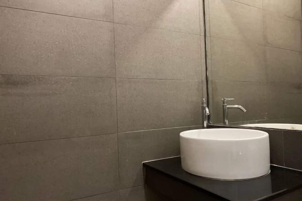 Ducha, artículos de tocador gratuitos, secador de pelo, toallas