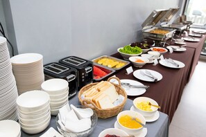 Daily buffet breakfast for a fee - Tara Park Resotel (Thanyaburi)
