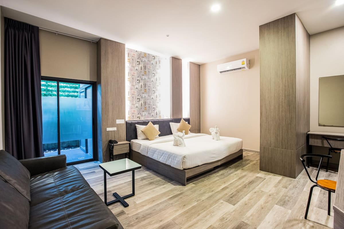  Junior Suite, 1 King Bed | โต๊ะทำงาน, ผ้าม่านกันแสง, Wi-Fi ฟรี, ผ้าปูที่นอน