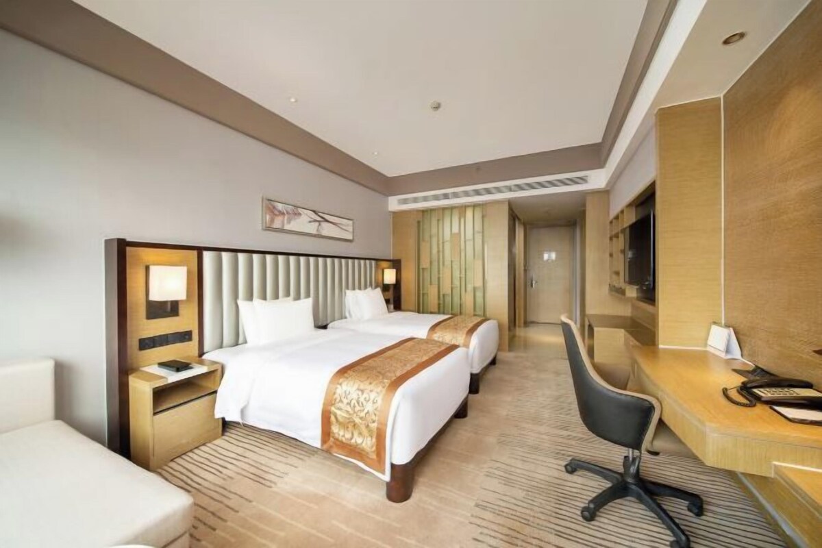 Minibar, in-room safe, desk, free WiFi