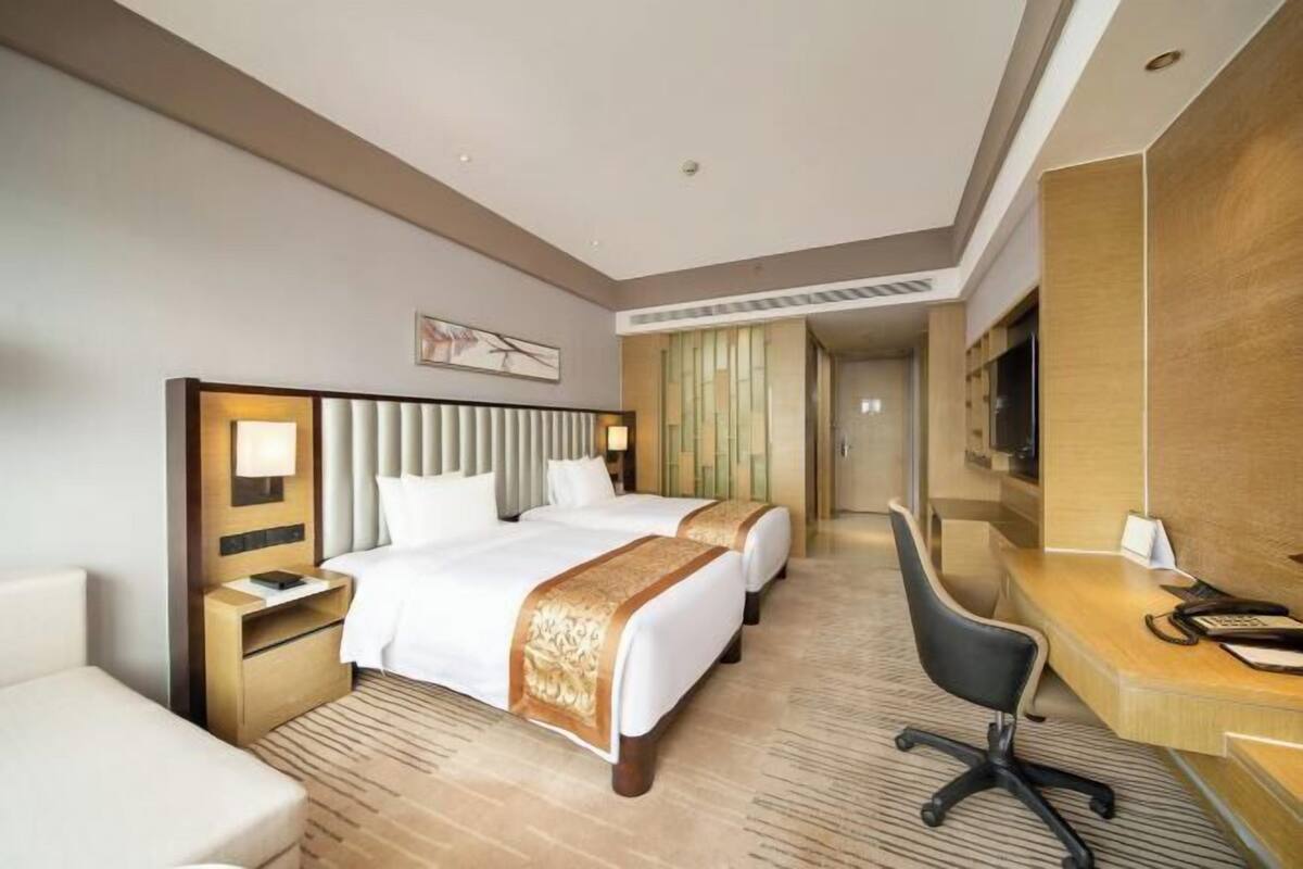 Minibar, in-room safe, desk, free WiFi