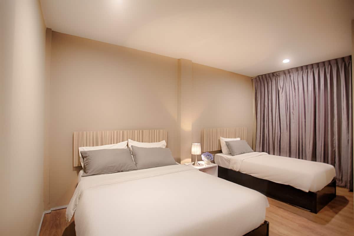 Superior Triple Room | Desk, iron/ironing board (on request), free WiFi