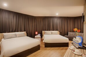 Super Deluxe Family Room | Desk, iron/ironing board, free WiFi