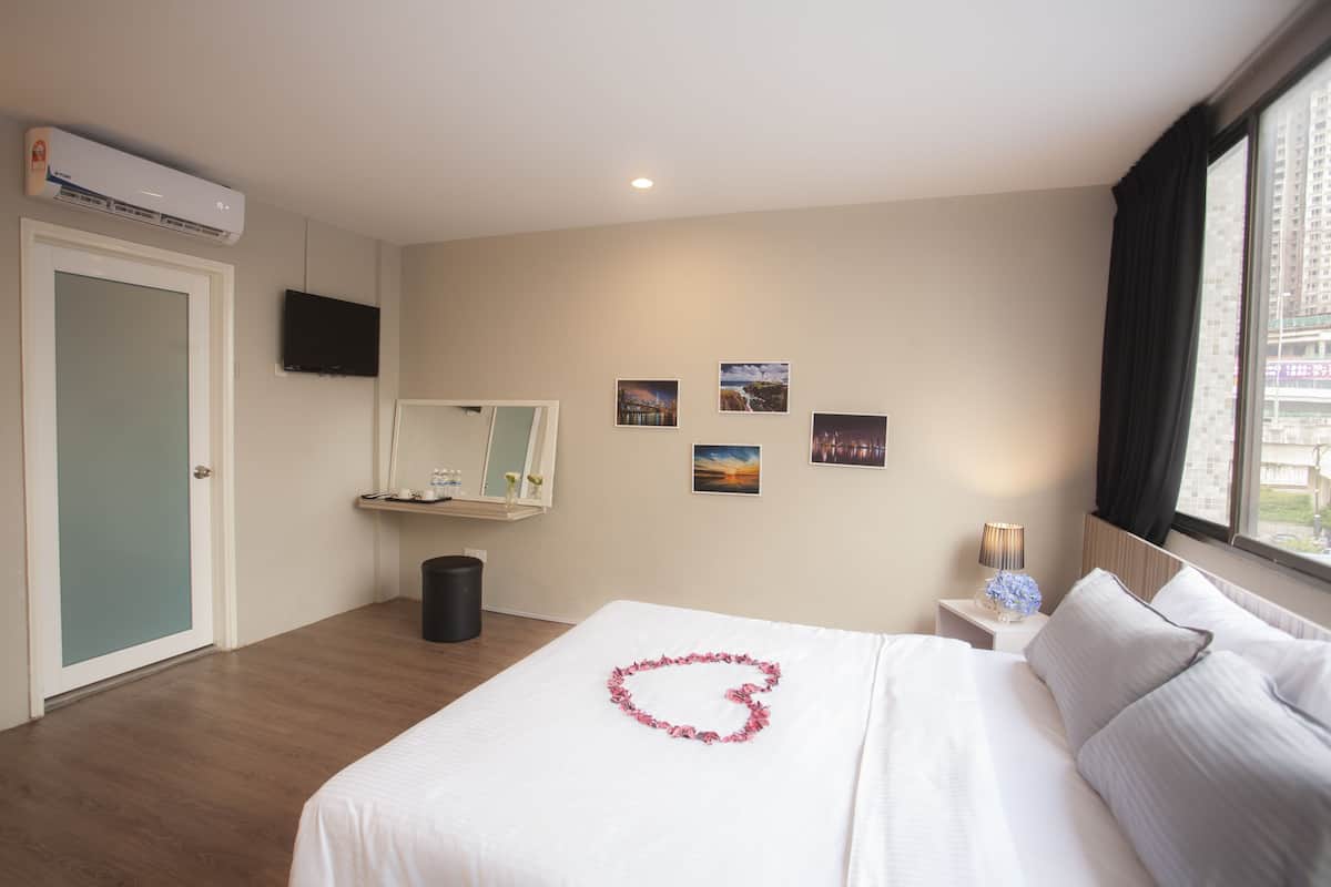 Premium Double Room | Desk, iron/ironing board (on request), free WiFi