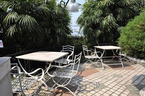 Khu ẩm thực ngoài trời