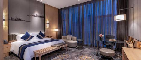 Caja de seguridad en la habitación y escritorio