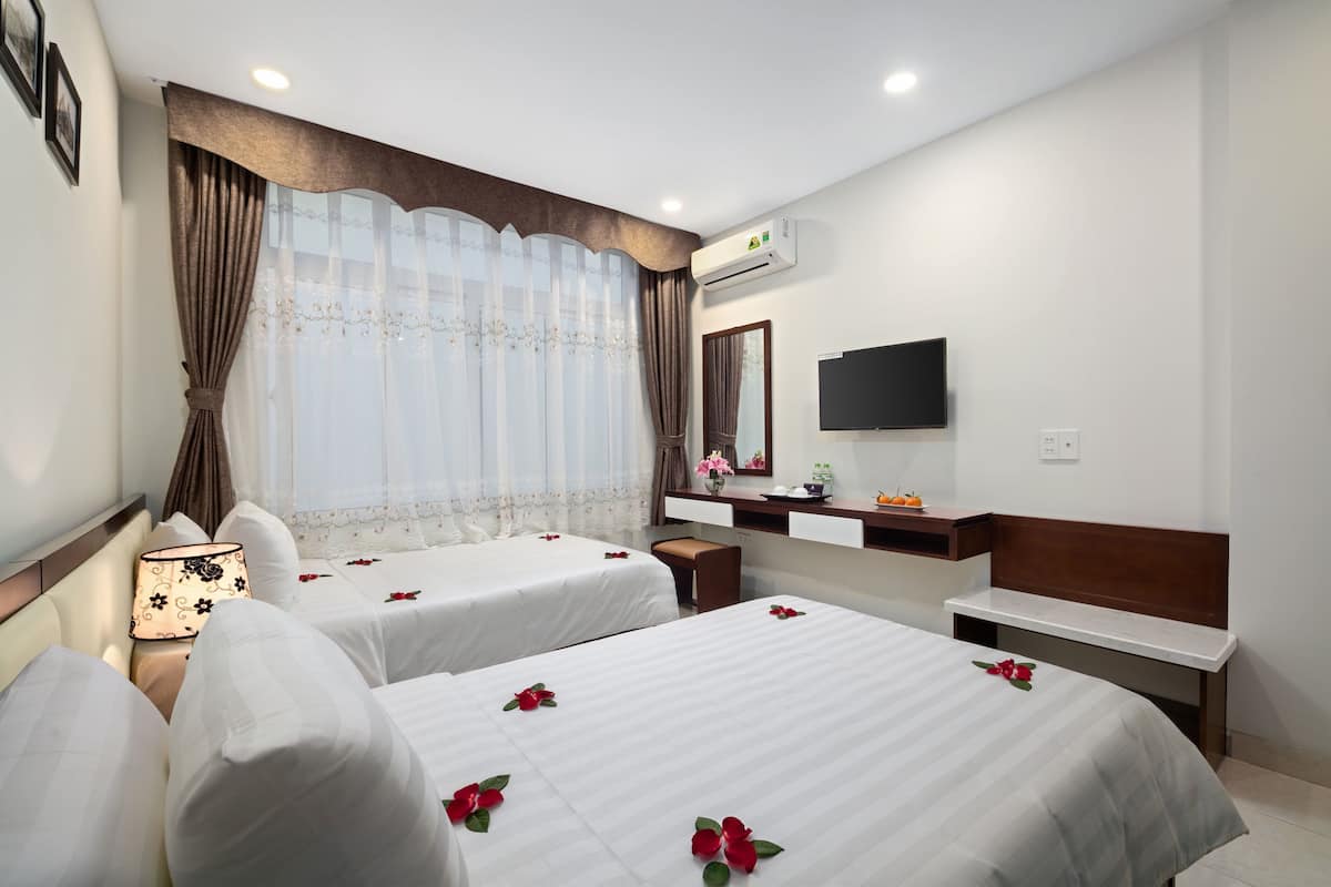 deluxe double or twin room – internal window | 1 bedroom, premium bedding, minibar, in-room safe