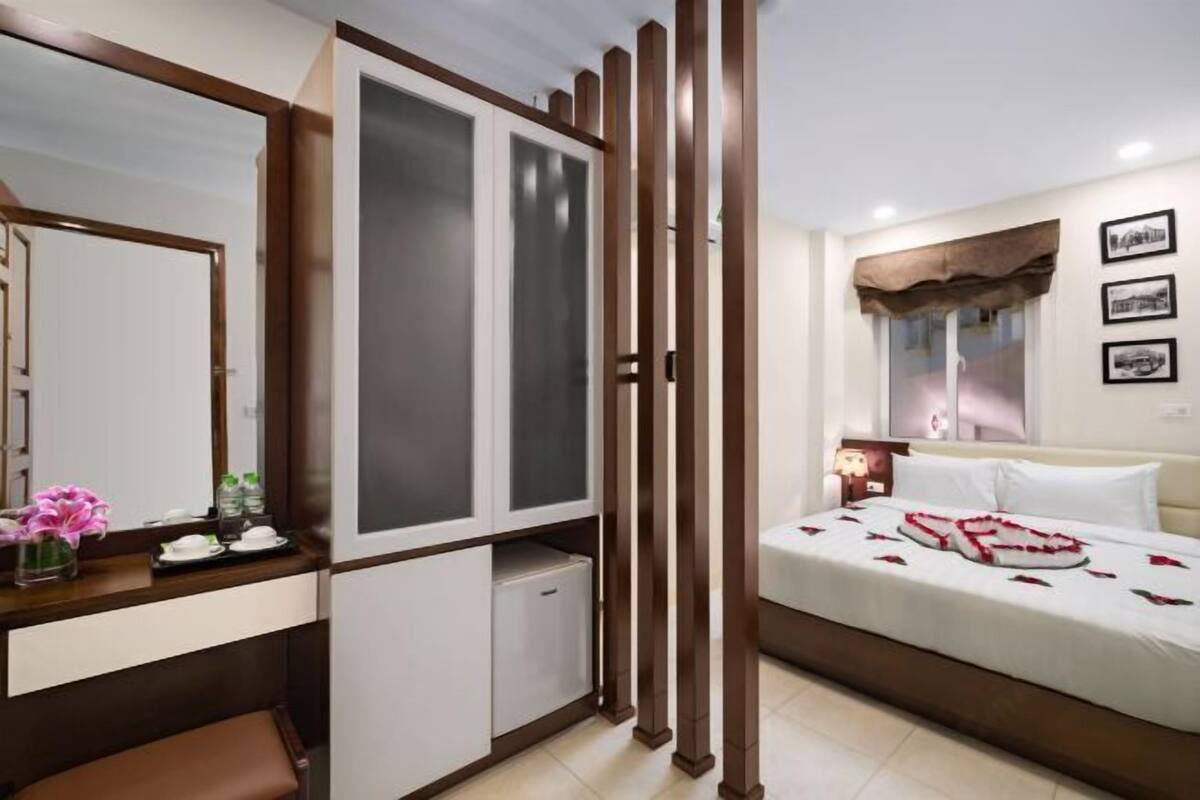 1 bedroom, premium bedding, minibar, in-room safe