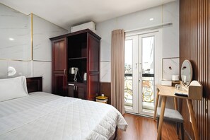 Habitación Deluxe con 2 camas individuales | Escritorio, sistema de insonorización, wifi gratis y ropa de cama