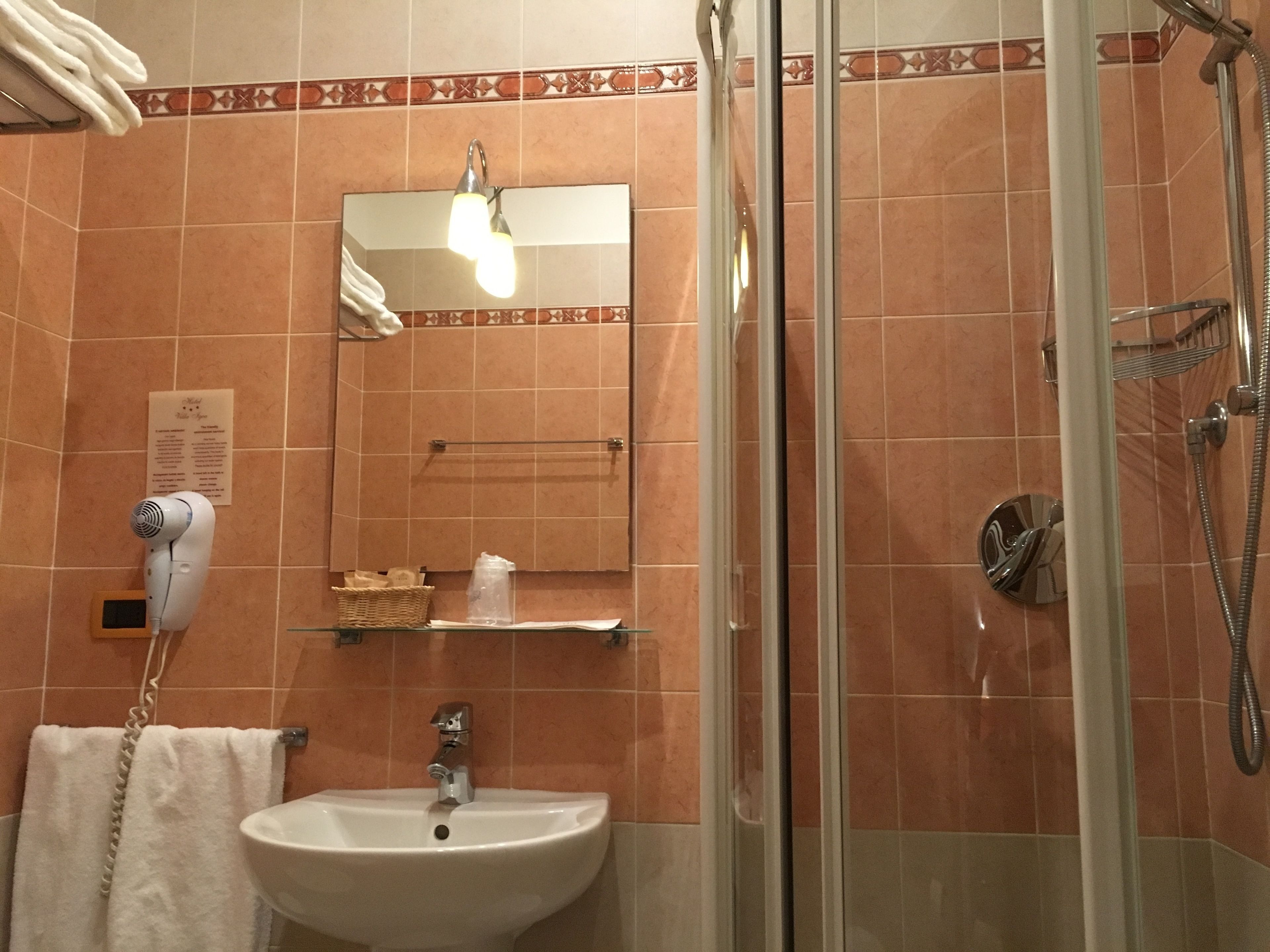 double room | bathroom | shower, rainfall showerhead, free toiletries, hair dryer
