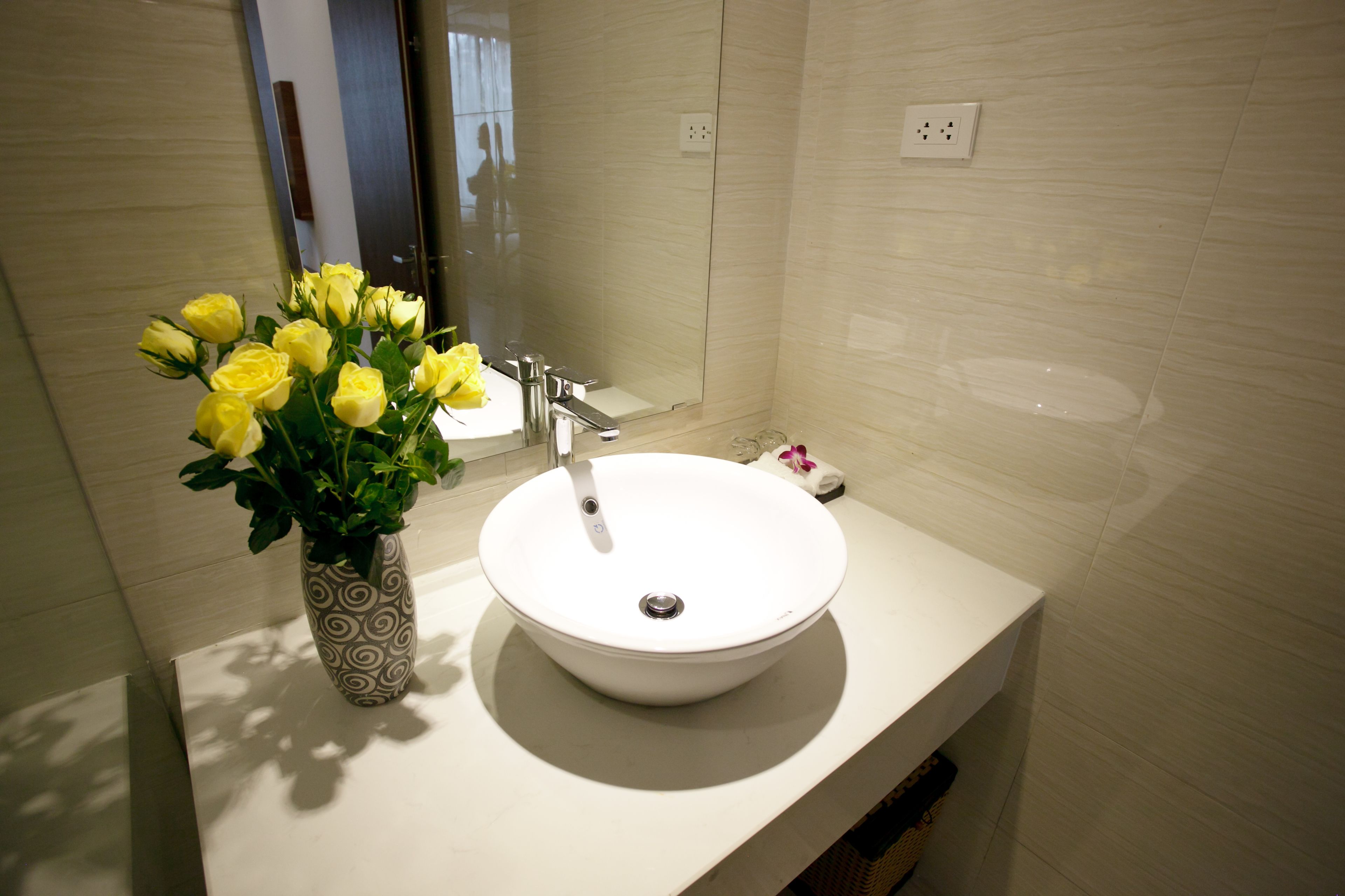 executive double room | bathroom sink