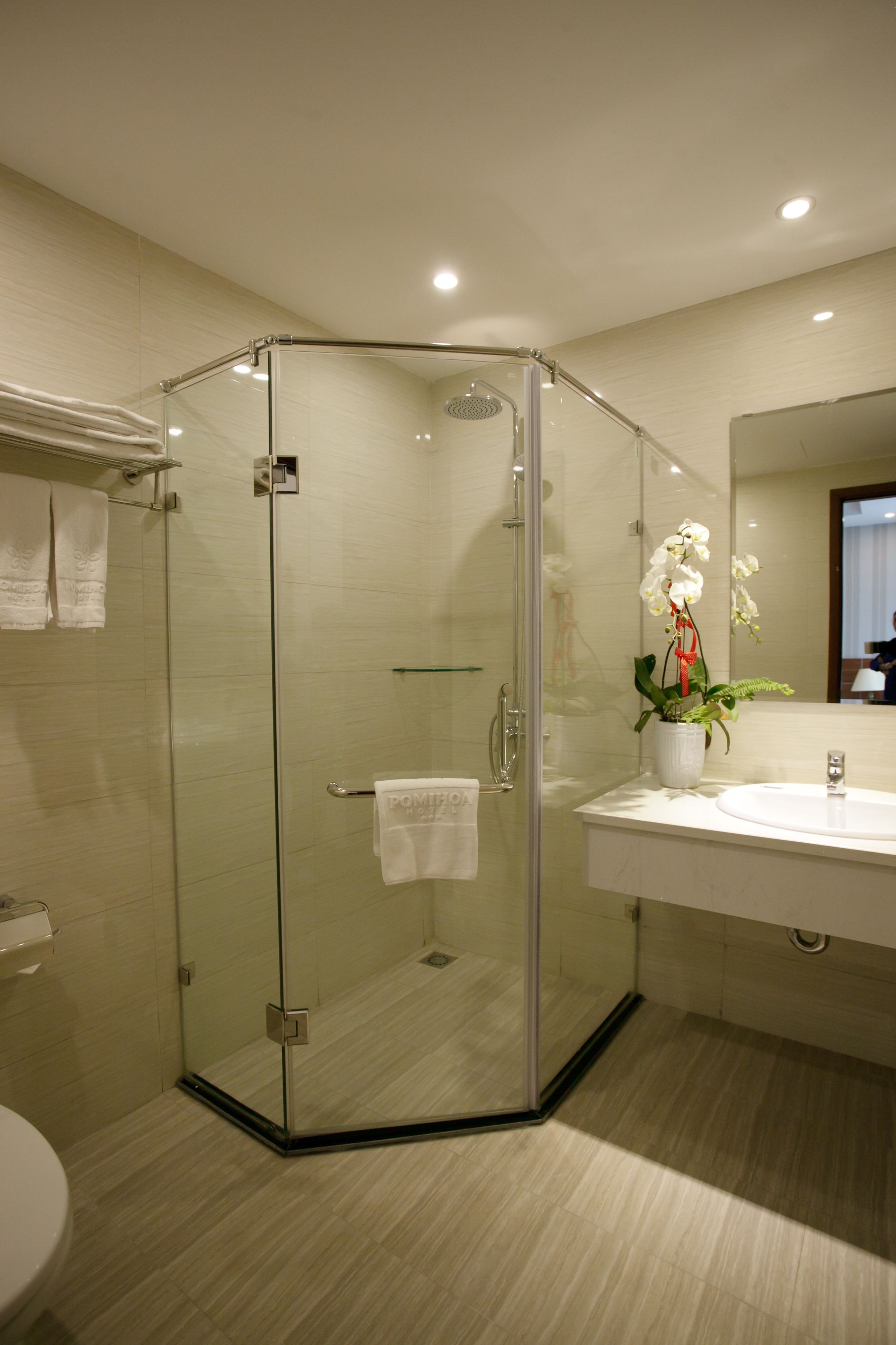 deluxe twin room | bathroom | shower, free toiletries, hair dryer, dressing gowns