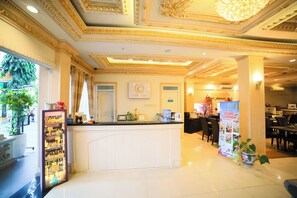 ฝ่ายต้อนรับ