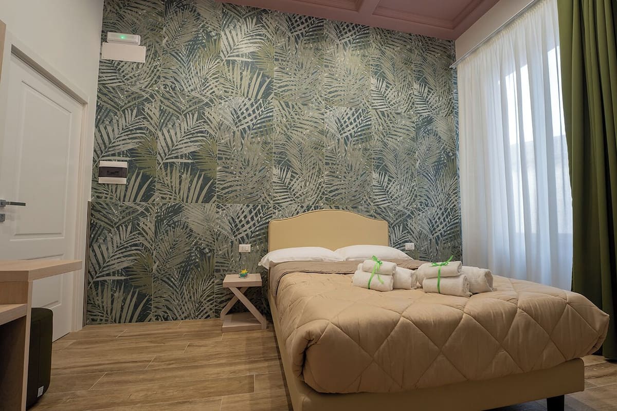 Chambre supĂ©rieure, vue sur la cour intĂ©rieure, dans lâĂ©difice annexe | Draps italiens de Frette, literie de qualitĂ©, couette en duvet