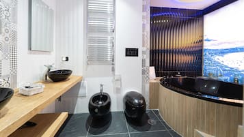 Suite, Bathtub | Vasca idromassaggio privata